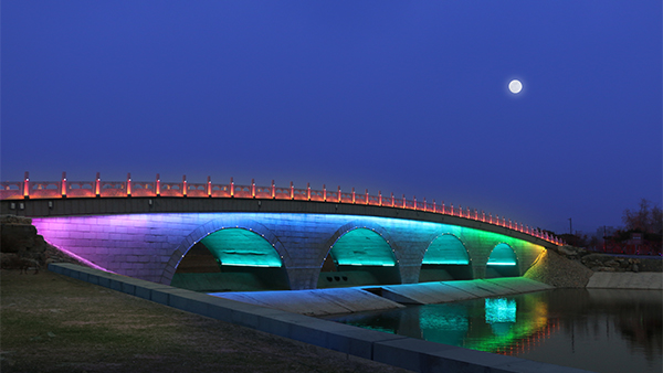 桥梁亮化设计：城市夜景的亮点与经济助推器